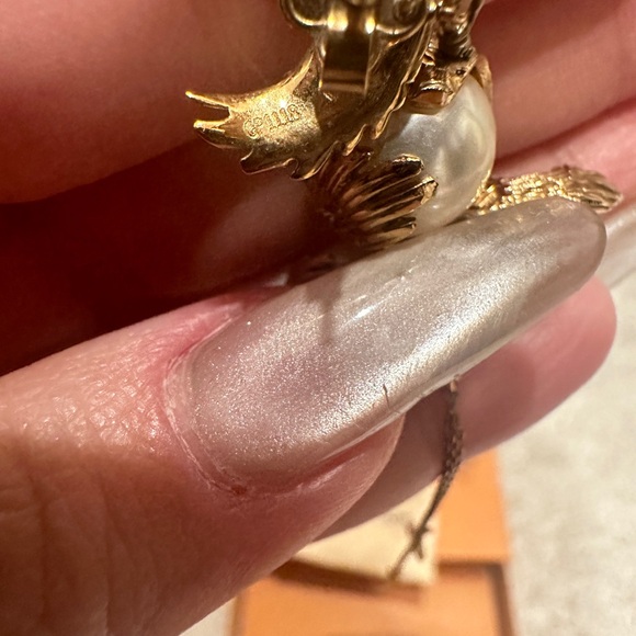 Authentic Louis Vuitton pearls earrings - Picture 3 of 5